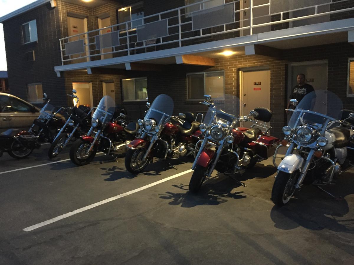 Tomahawk Motor Lodge Ривъртън Екстериор снимка