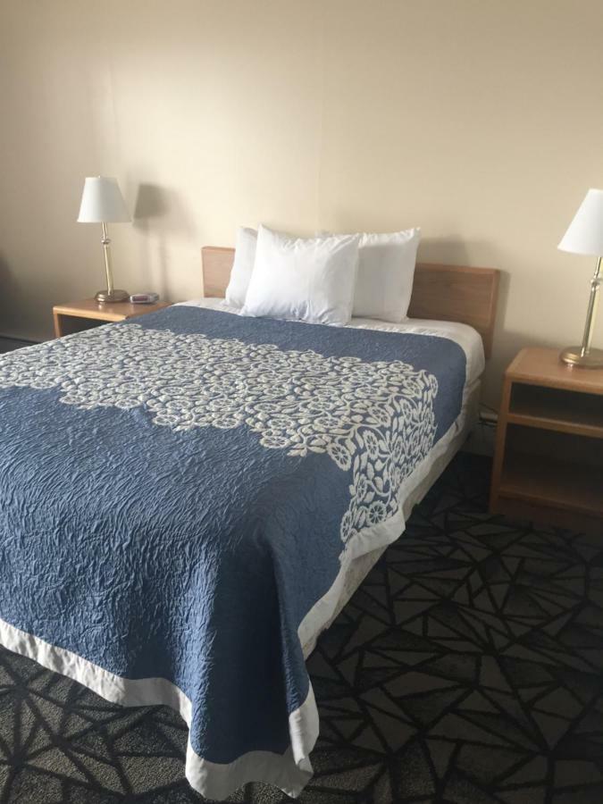 Tomahawk Motor Lodge Ривъртън Екстериор снимка